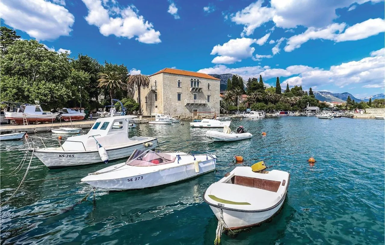 Cozy Apartment In Kastel Luksic With Kitchen Kastela