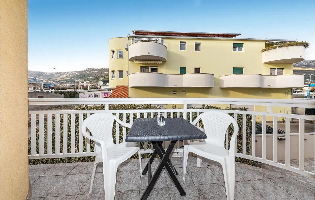 Cozy Apartment In Kastel Luksic With Kitchen Kastela