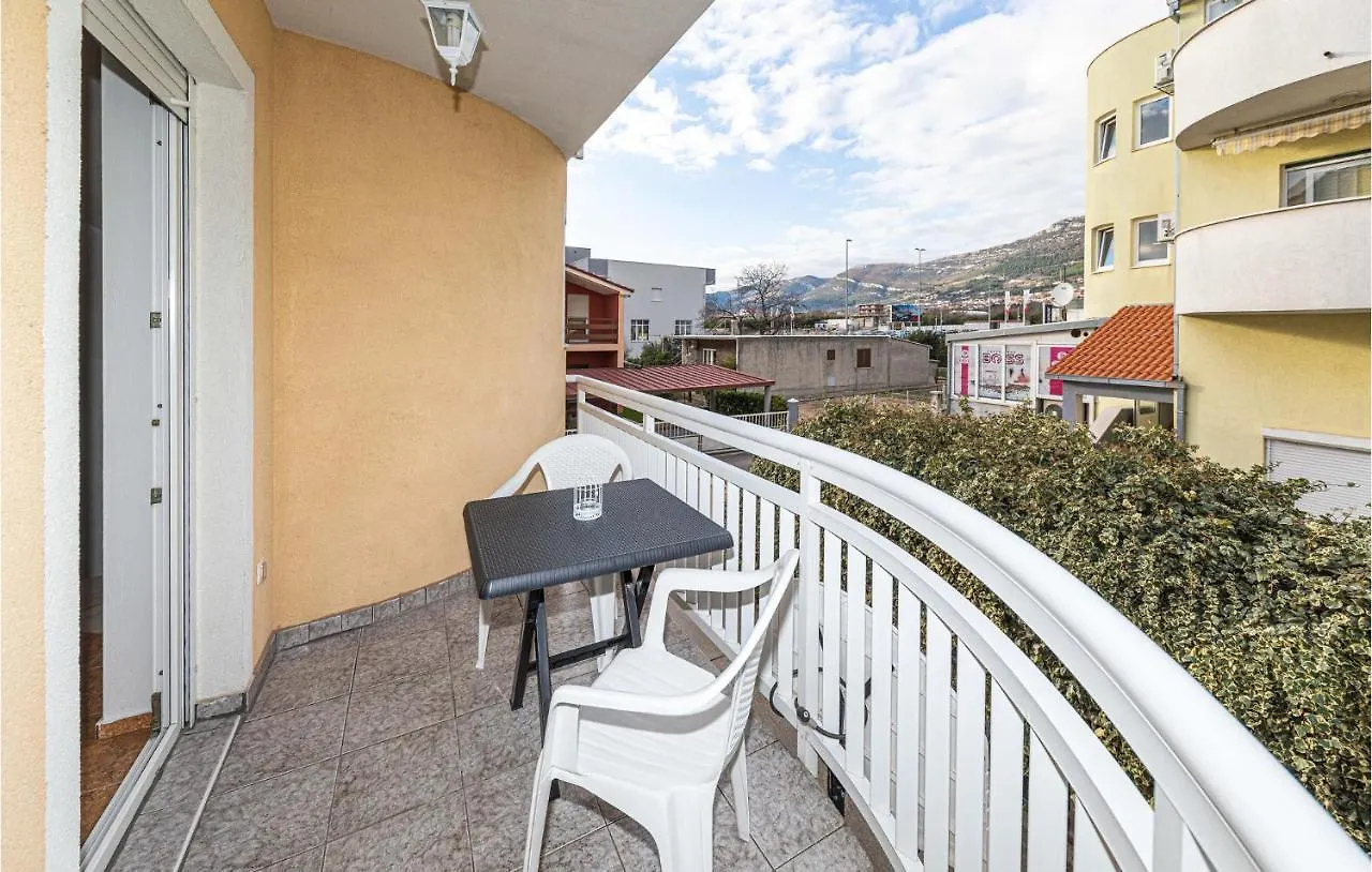 Cozy Apartment In Kastel Luksic With Kitchen Kastela Croatia